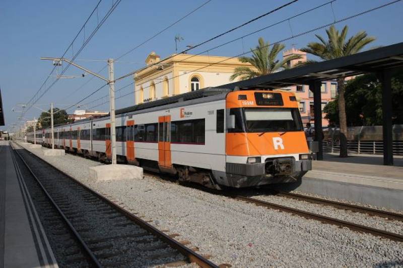 <span style='color:#780948'>ARCHIVED</span> - Barcelona train crash leaves at least 70 people injured