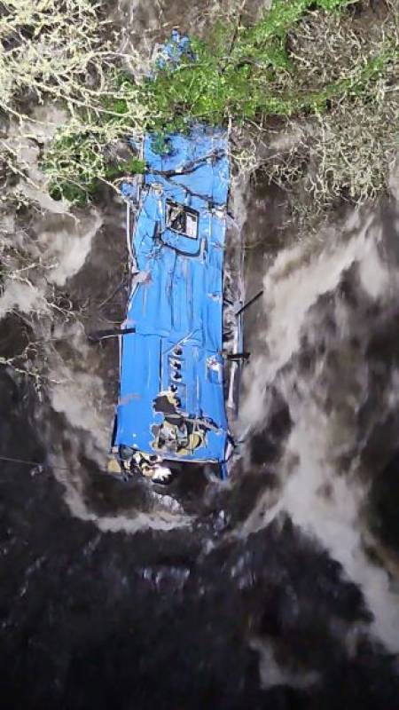 <span style='color:#780948'>ARCHIVED</span> - Christmas tragedy as bus falls off bridge in Spain, killing seven