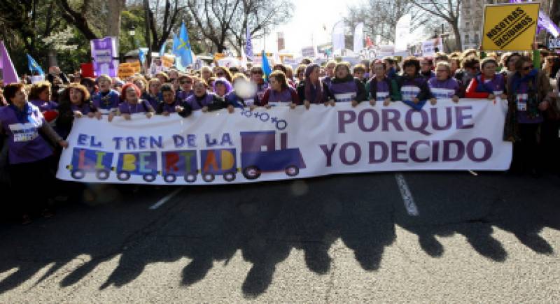 <span style='color:#780948'>ARCHIVED</span> - Spanish government threatens legal action over anti-abortion protocols