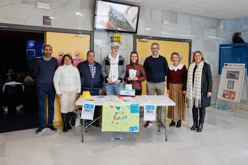 <span style='color:#780948'>ARCHIVED</span> - Norwegian Costa Blanca School donates 1,200 euros to Alfaz del Pi Food Bank