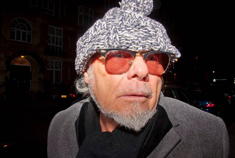 <span style='color:#780948'>ARCHIVED</span> - Paedophile pop star Gary Glitter plans to flee to Spain following early release from prison