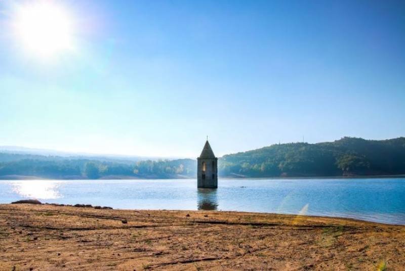 <span style='color:#780948'>ARCHIVED</span> - Barcelona ghost village emerges from reservoir as water dries up