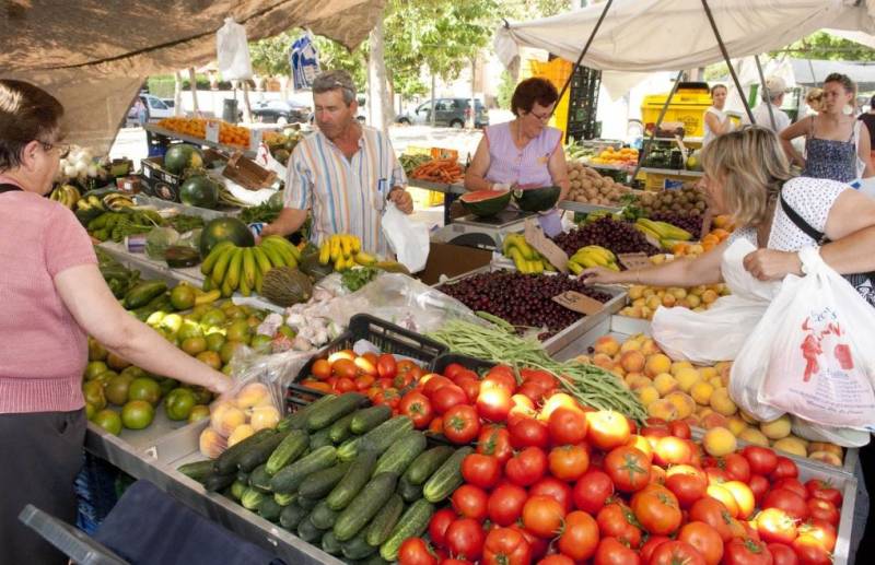 <span style='color:#780948'>ARCHIVED</span> - Cartagena street markets confirm they will open as usual this Easter