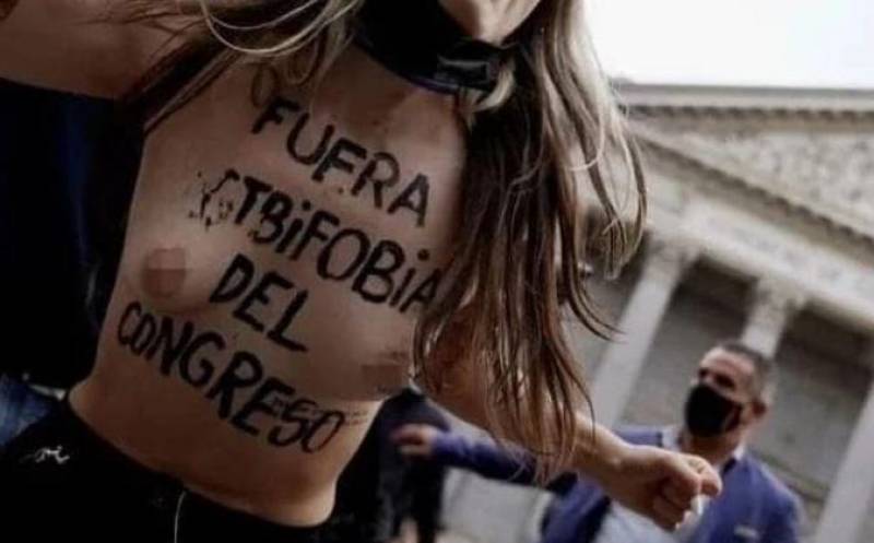 <span style='color:#780948'>ARCHIVED</span> - Spanish police officer faces sexual assault charges for grabbing the breasts of a female activist