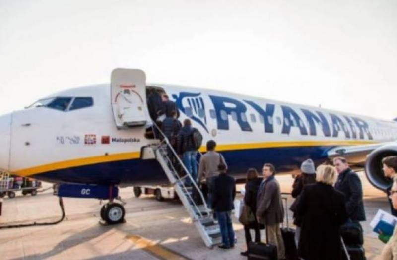 <span style='color:#780948'>ARCHIVED</span> - Ryanair cancels hundreds of flights on Bank Holiday Monday