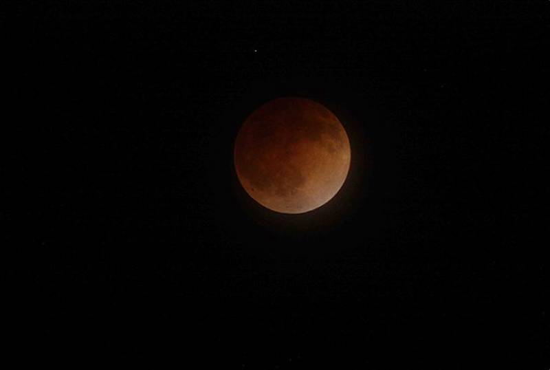 <span style='color:#780948'>ARCHIVED</span> - Blood moon eclipse and meteor shower visible from Spain this weekend