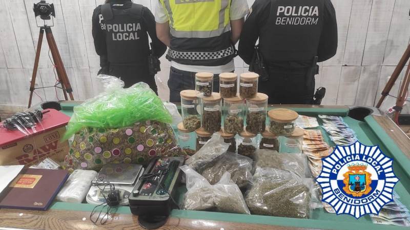 Irish woman is one of 4 arrested for running fake cannabis clubs in Benidorm