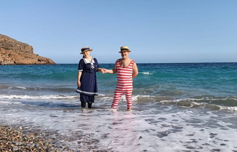 June 16 to 18 Costume bathing and an early 20th century weekend of beach fun in El Portus