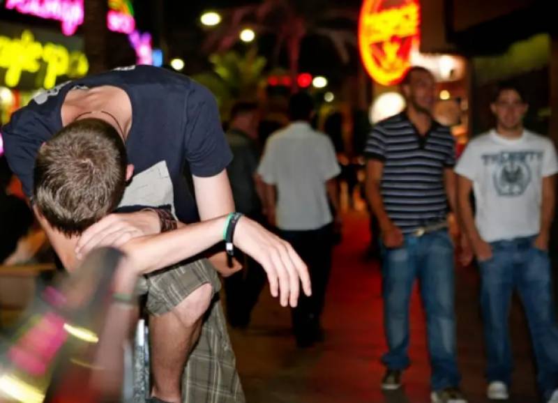 Spanish islands threaten all-out ban of drunk tourists