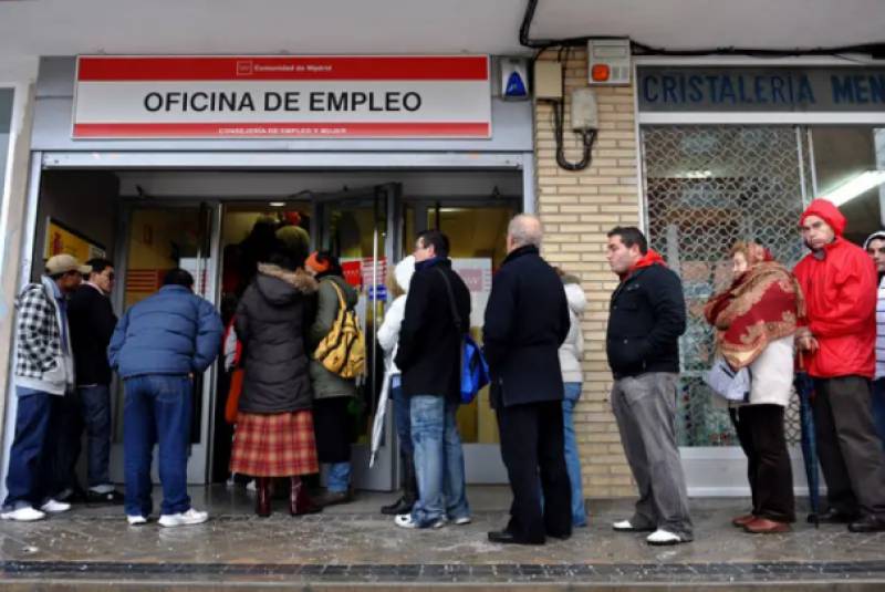 Spanish government vows to improve unemployment benefit and create more jobs
