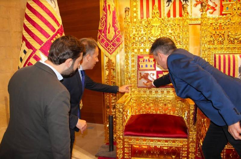 The CiuFRONT medieval museum in Lorca acquires the royal seat of honour of the Catholic Monarchs
