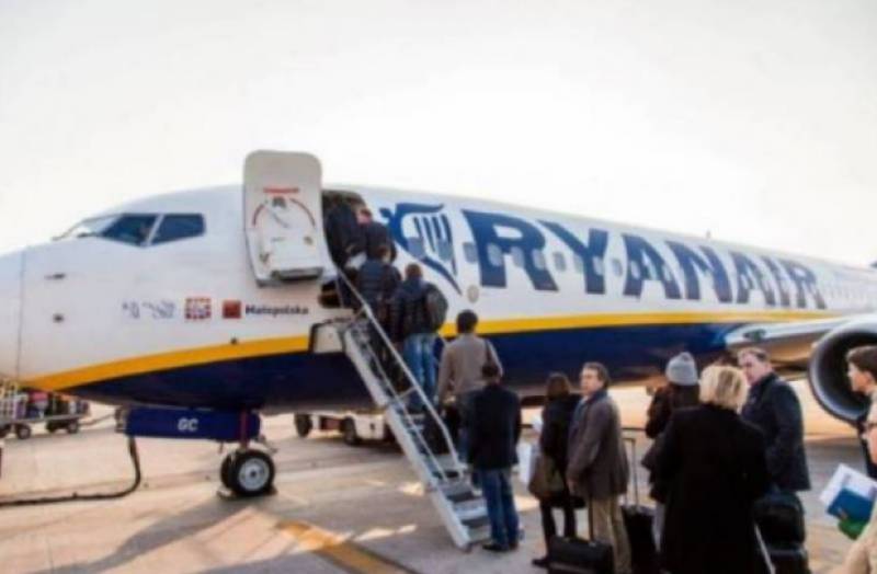 Ryanair denies passengers have been charged to download boarding passes