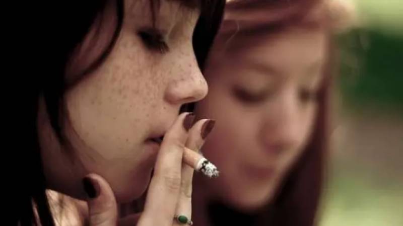Spanish anti-smoking groups propose making tobacco illegal for people born after 2009