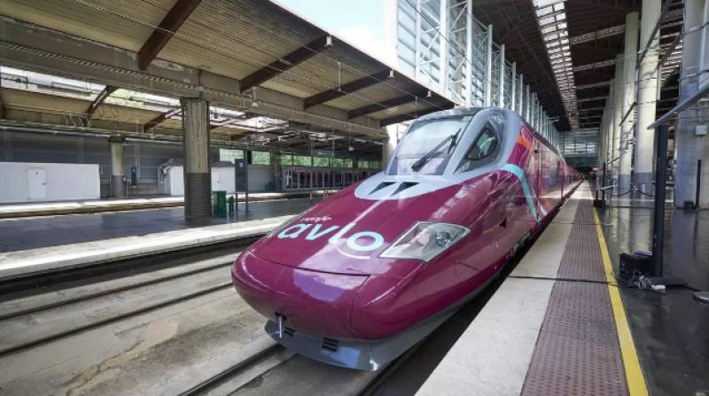 Upgraded Renfe trains offer hundreds more seats from Murcia and Alicante