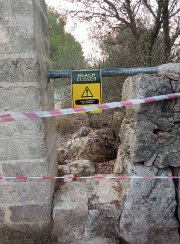 Radical anti-tourist group erects fake beach closed signs in Mallorca