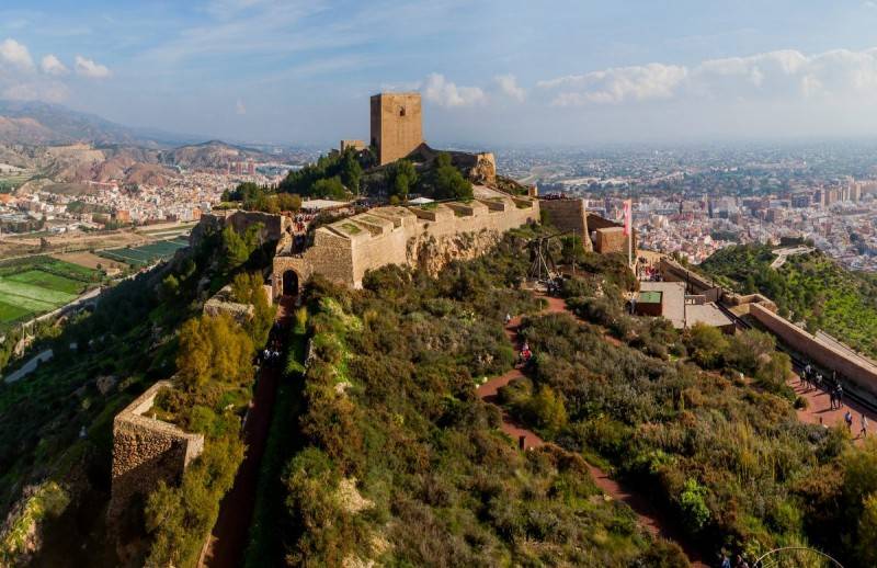 The best way to see Lorca castle this spring!