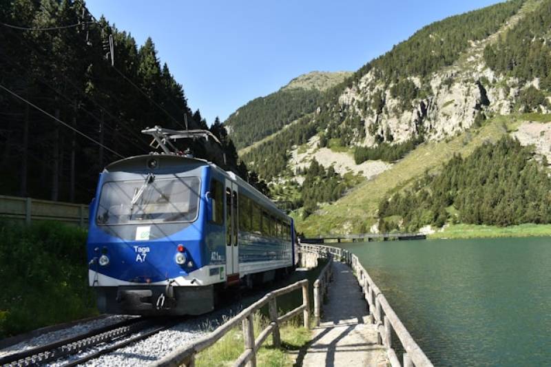 Discover Spain's beauty by train: Routes, tips & benefits
