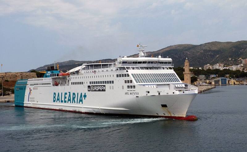 Tourist dies after car plunges into sea while leaving ferry in Menorca