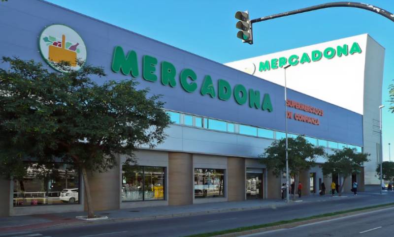 Which supermarkets in Spain will be open this December bank holiday weekend?