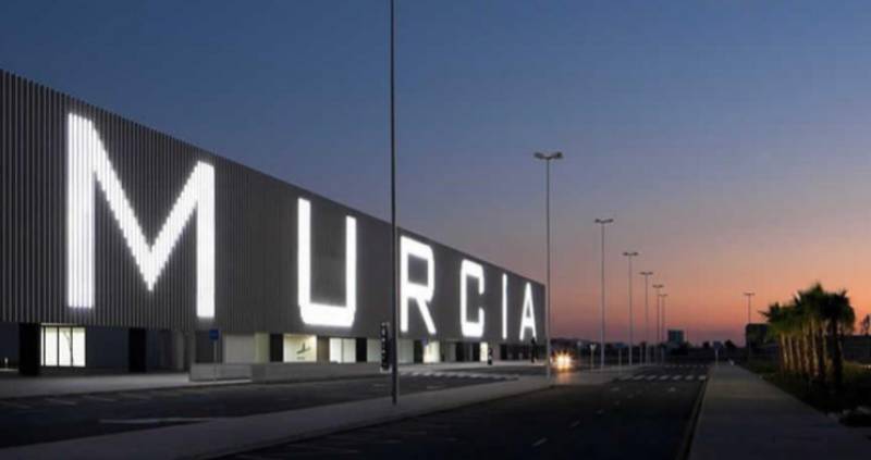 How to save money on parking at Corvera Airport with Seguro Parking