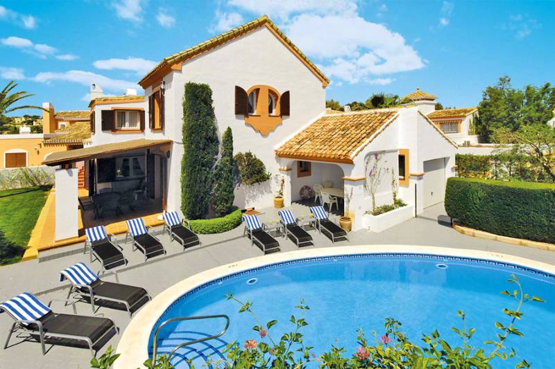 What do David Beckham, Matt Damon and Robbie Williams have in common? They all love a holiday at La Manga Club!