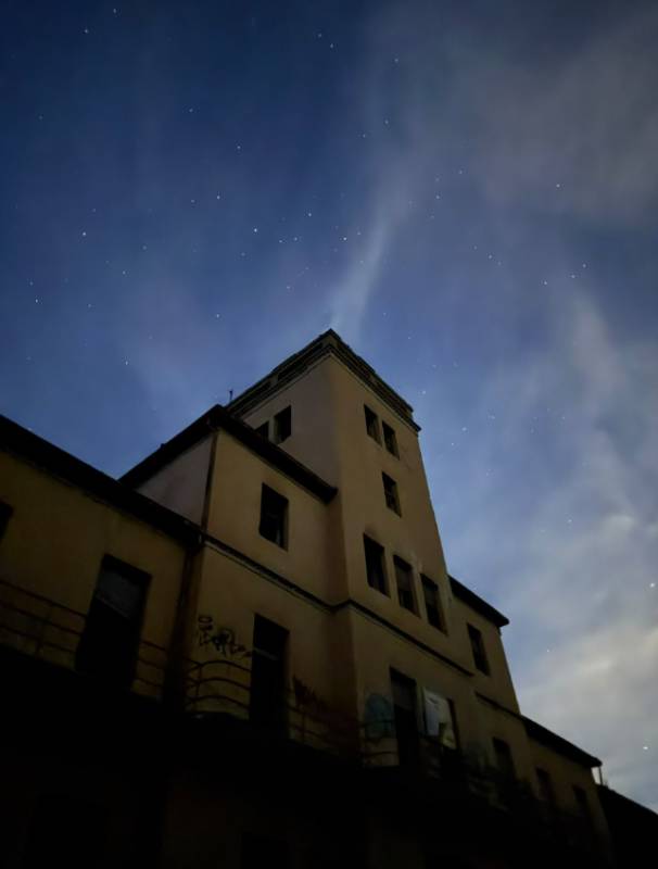 Firefighters tackle blaze at spooky former Sierra Espuña sanatorium