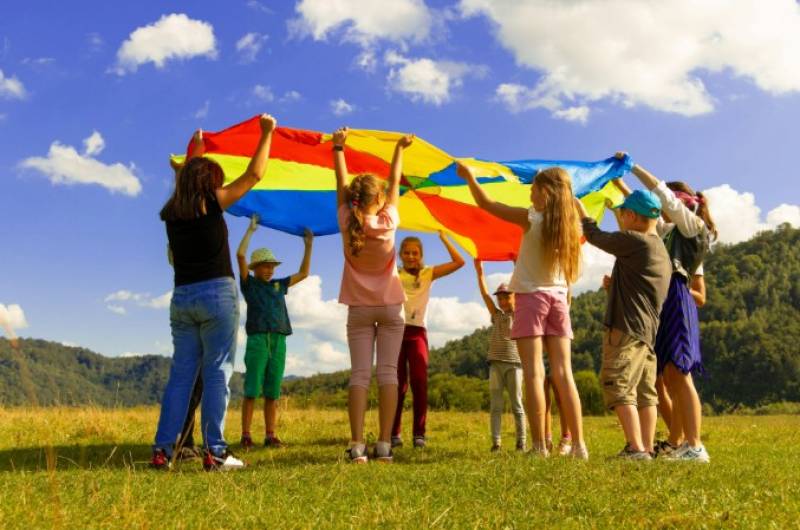 Creative Ways Parents Keep Children Entertained During Spain's Hot Summer Afternoons