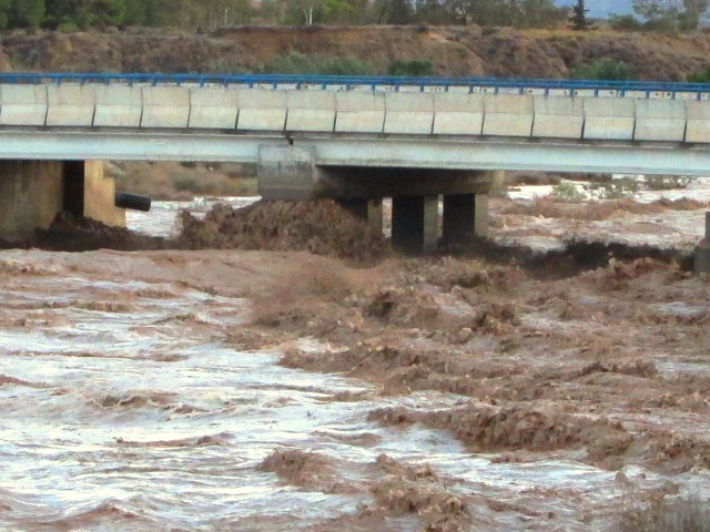 <span style='color:#780948'>ARCHIVED</span> - Flood death toll rises to 8 in Murcia and Almeria floods