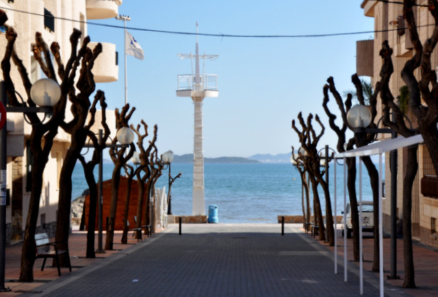 Beaches in Los Alcázares: Playa del Espejo