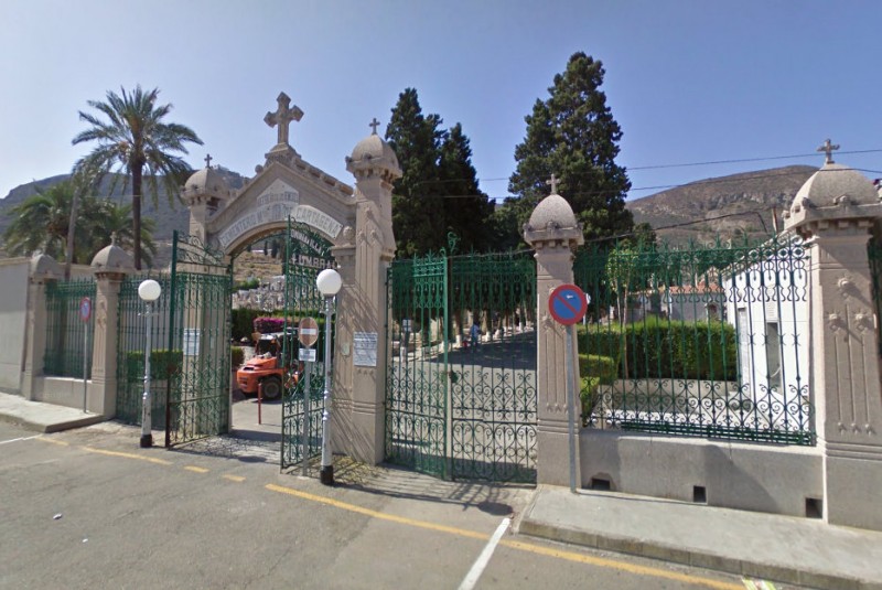 Doors stolen from pantheons in Cartagena cemetery