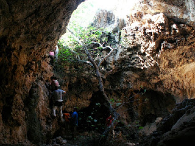 The legend of the Cueva de los Encantados and the night of San Juan in Jumilla