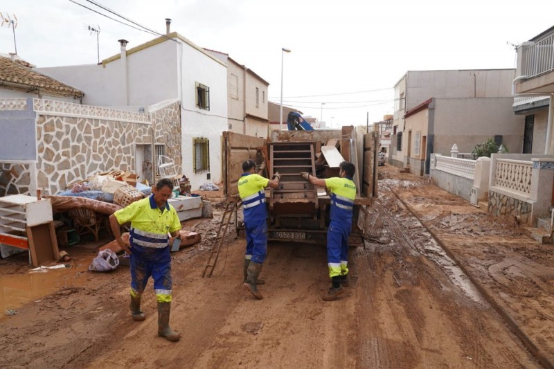 <span style='color:#780948'>ARCHIVED</span> -  72 tons of sodden furniture collected from Los Nietos and Los Urrutias