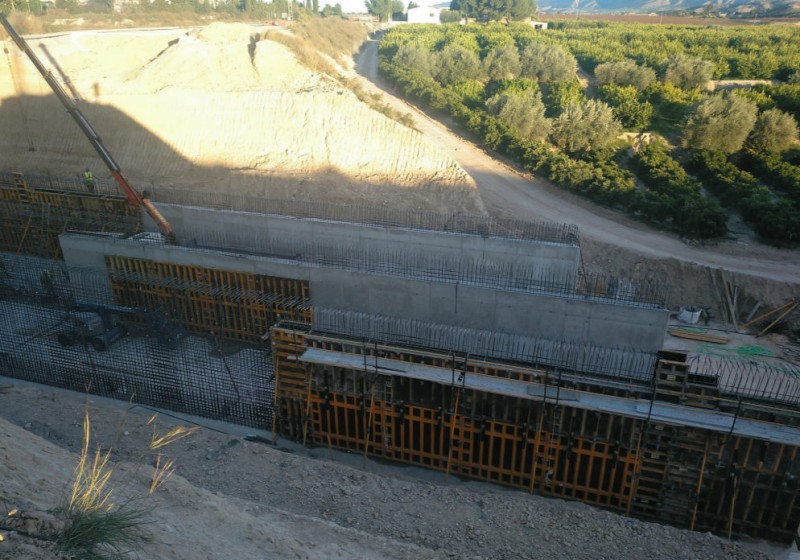 <span style='color:#780948'>ARCHIVED</span> - Gota fría flood damage repairs progressing well on the water supply canal in Molina de Segura
