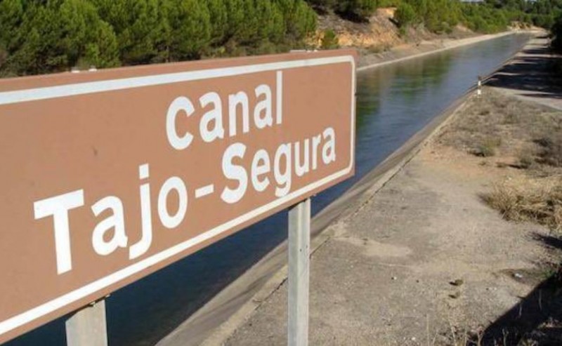 PSOE leaders in Murcia oppose their own party as the government denies irrigation farmers water