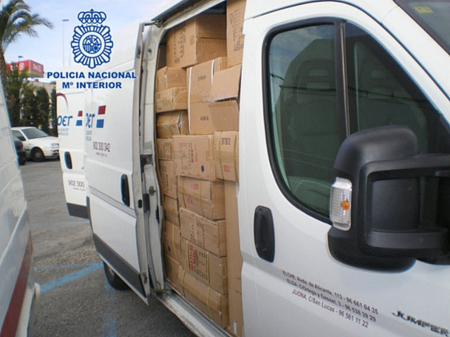 <span style='color:#780948'>ARCHIVED</span> - Elche thieves stole 90,000 pairs of shoes