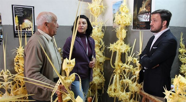 <span style='color:#780948'>ARCHIVED</span> - Elche workshops in full production during run up to Palm Sunday