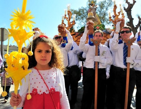 <span style='color:#780948'>ARCHIVED</span> - Elche workshops in full production during run up to Palm Sunday