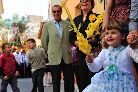 <span style='color:#780948'>ARCHIVED</span> - Elche workshops in full production during run up to Palm Sunday