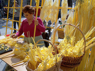 <span style='color:#780948'>ARCHIVED</span> - Elche, Mercado de la palma blanca and Palm Sunday procession