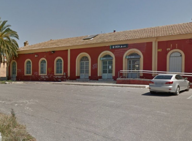 <span style='color:#780948'>ARCHIVED</span> - Ticket office at Cieza railway station saved by the Teruel Existe political party