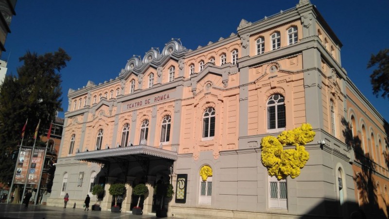 <span style='color:#780948'>ARCHIVED</span> - Yellow blob removed from Teatro Romea in Murcia as Town Hall gimmick backfires
