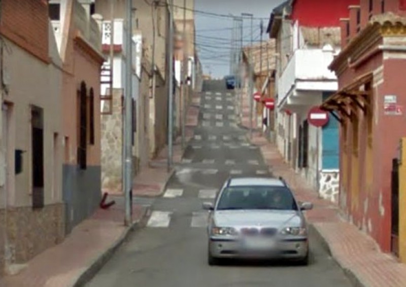 <span style='color:#780948'>ARCHIVED</span> - Glut of zebra crossings sends Cartagena backstreet viral on social media!