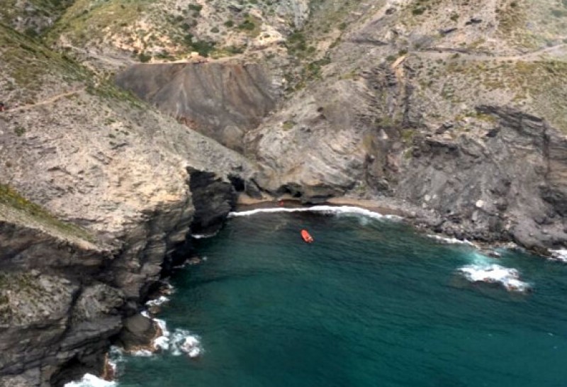 <span style='color:#780948'>ARCHIVED</span> - Injured cyclist rescued from remote cove in Cabo de Palos