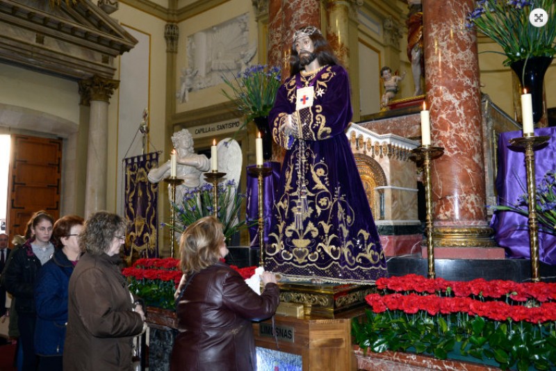 <span style='color:#780948'>ARCHIVED</span> - Worshippers advised not to kiss the feet and hands of religious statues in Murcia