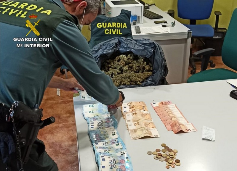 <span style='color:#780948'>ARCHIVED</span> - Nice haul of marijuana at lockdown checkpoint