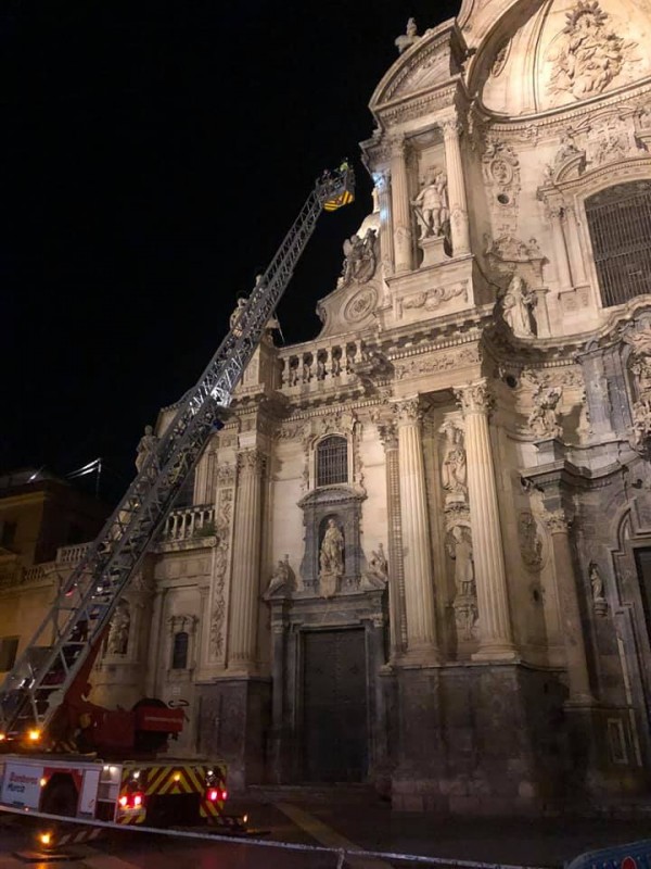 <span style='color:#780948'>ARCHIVED</span> - Murcia Cathedral cordoned off as loose masonry falls from the facade