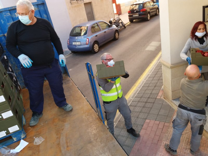 <span style='color:#780948'>ARCHIVED</span> - Alhama volunteers continue to offer help to needy families