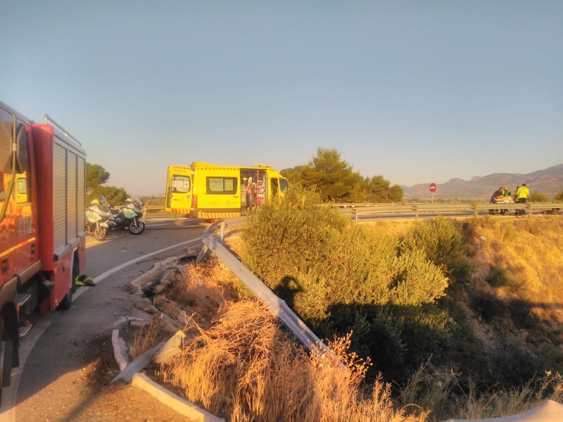 <span style='color:#780948'>ARCHIVED</span> - Four hospitalised after car leaves the road in Alhama de Murcia
