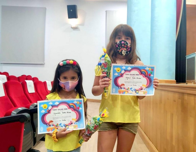 <span style='color:#780948'>ARCHIVED</span> -  Los Alcázares awards diplomas for the peques who stayed at home during lockdown