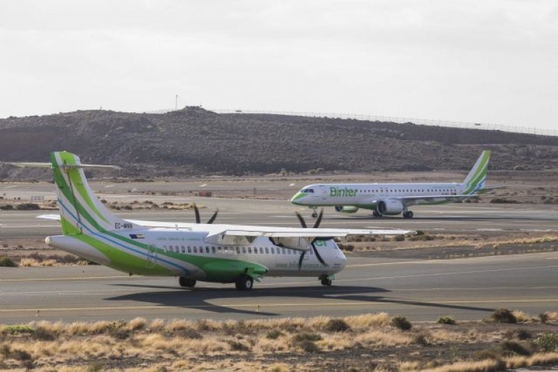 Binter airlines promoting flights between Corvera airport and the Canary Islands this winter